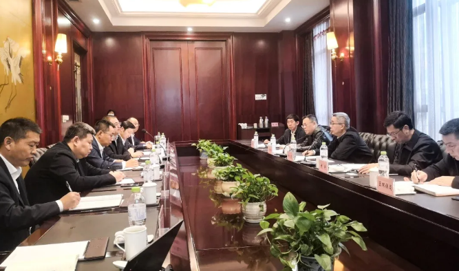 重庆涪陵区委副书记、区长种及灵会见卢召义总经理