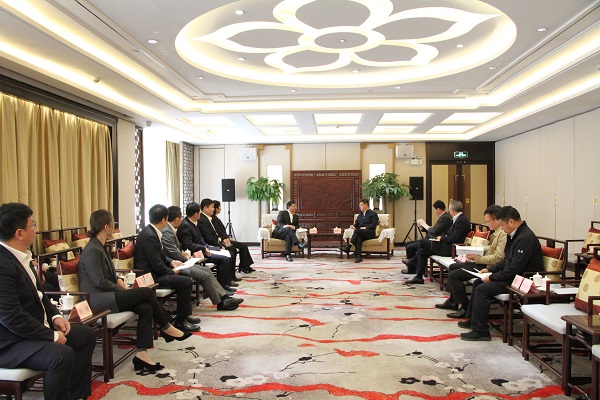 戴和根会见广东省副省长覃伟中