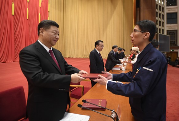 习近平出席全国劳动模范和先进工作者表彰大会并发表重要讲话