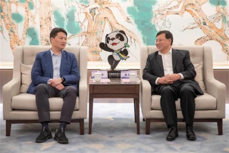 戴和根与上海市普陀区委书记姜冬冬举行会谈