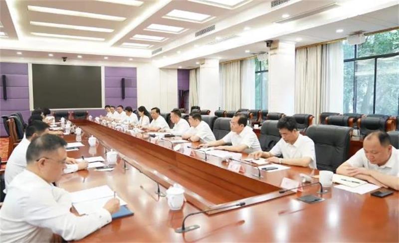 戴和根会见岳阳市委书记曹普华并到四公司调研