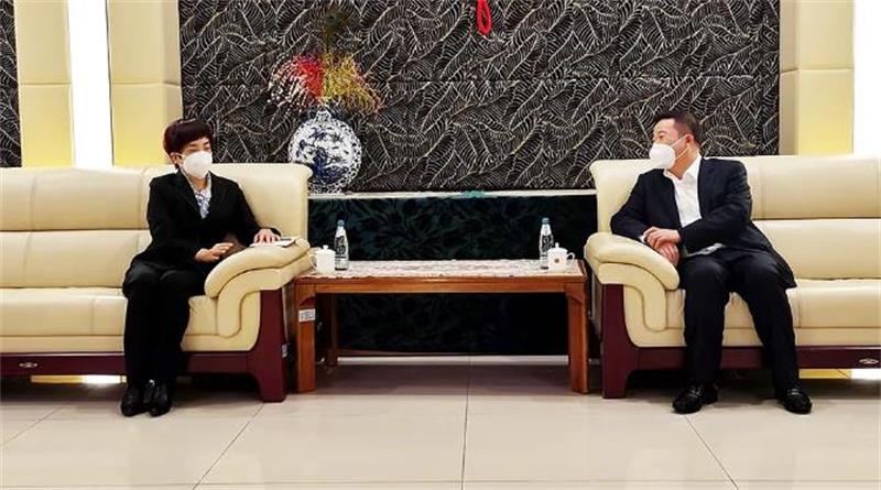 文岗与中国驻乌兹别克斯坦大使和参赞举行会谈
