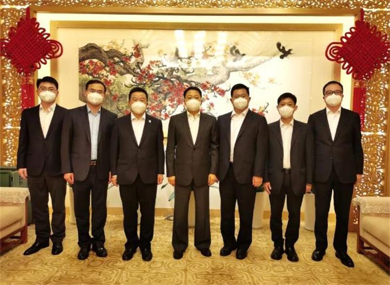 文岗与香港中联办副主任尹宗华举行会谈