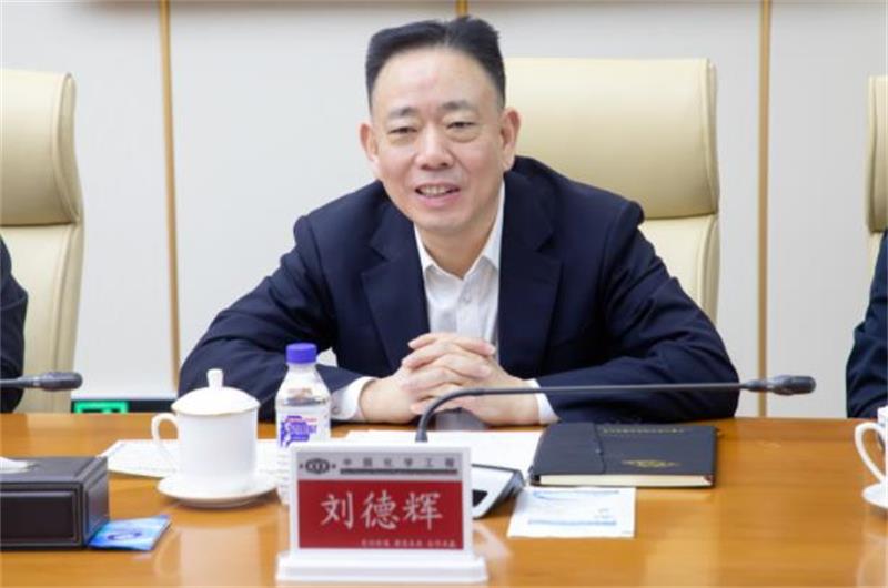 刘德辉会见中国建材党委副书记常张利