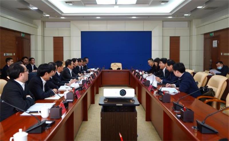 文岗会见新疆生产建设兵团党委常委、副司令员哈增友
