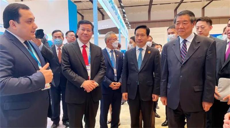 戴和根出席乌兹别克斯坦总统与中国企业家圆桌会