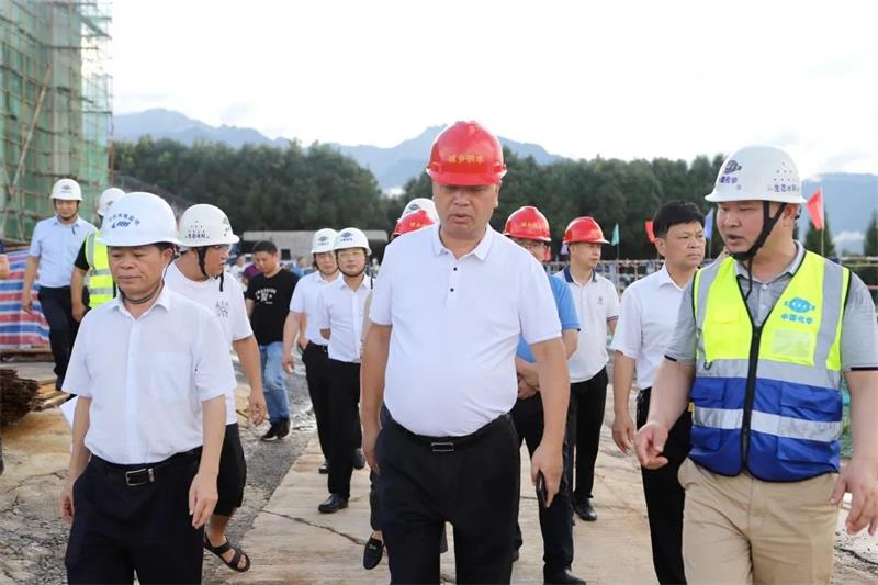 湖南省水利厅党组成员、副厅长袁侃夫到中化学生态环境公司宜章城乡供水一体化项目调研