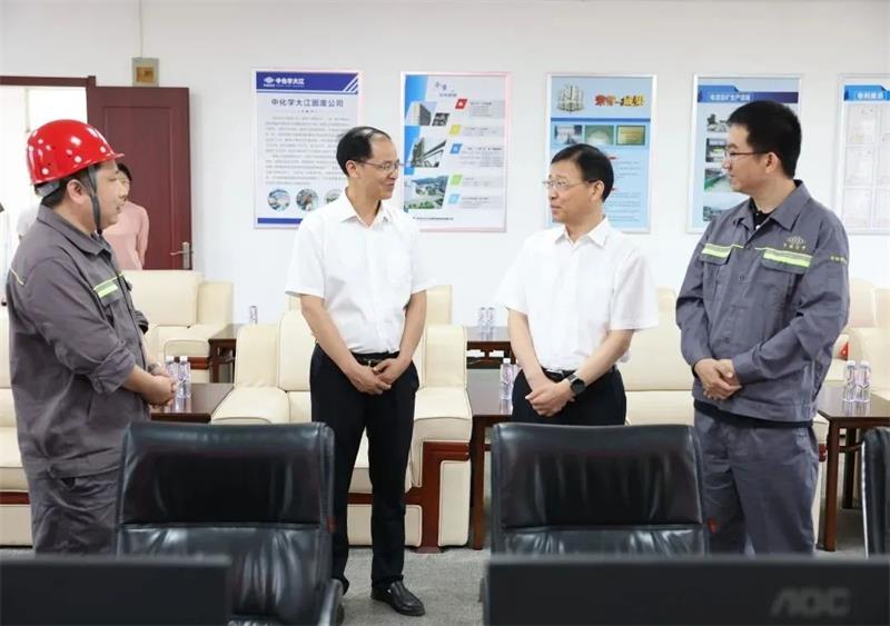 湖北省科技厅党组书记、厅长冯艳飞一行到中化学生态环境公司所属大江公司调研