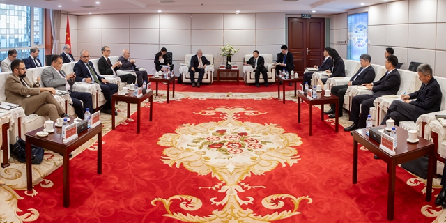 文岗会见巴西国家石油公司总裁和巴西驻华大使