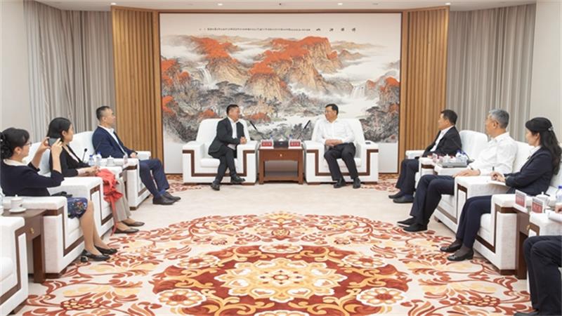 戴和根、文岗与中国驻俄罗斯大使张汉晖举行会谈