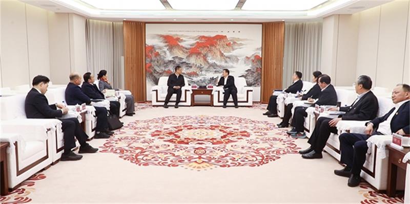 文岗与湖南省委常委、岳阳市委书记谢卫江举行会谈