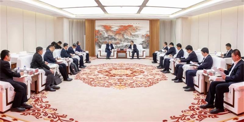 文岗与中国一重党委书记、董事长徐鹏举行会谈