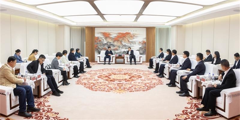 文岗与海南省副省长陈怀宇举行会谈