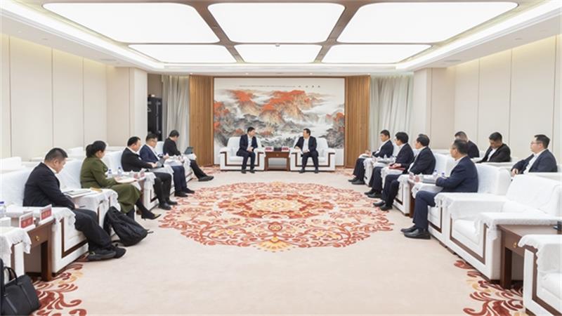 文岗与龙港市委副书记、市长林海涵举行会谈