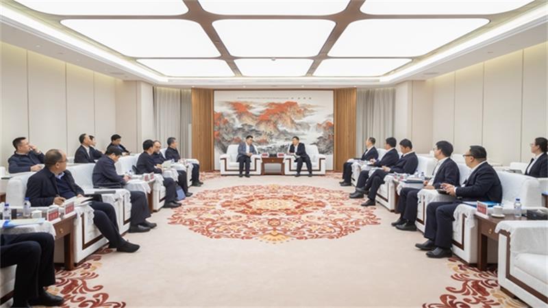 文岗与庆阳市委书记黄泽元座谈交流定点帮扶工作