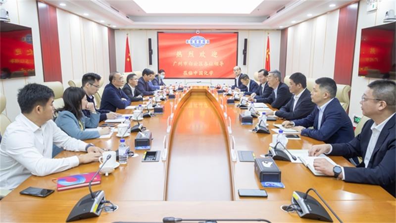 武宪功与广州市白云区委副书记、区长潘志军举行会谈