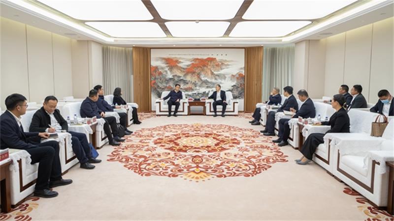 胡富申与徐州市副市长吴卫东举行会谈