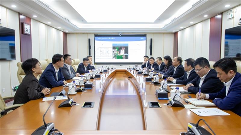莫鼎革与巴斯夫亚洲大型项目总裁林汉平举行会谈