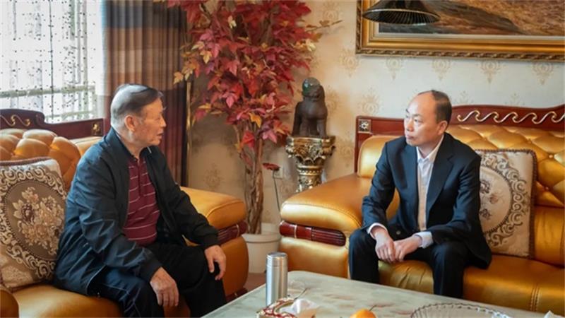 莫鼎革看望慰问中国化学退休老领导