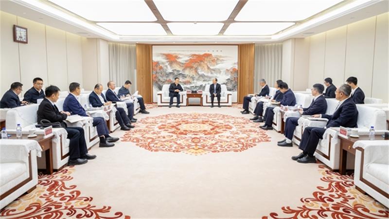 莫鼎革与湖北省委常委、襄阳市委书记王祺扬举行会谈