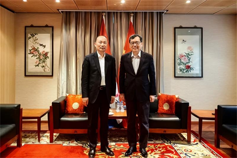 莫鼎革会见中国驻荷兰大使兼常驻禁止化学武器组织代表谈践