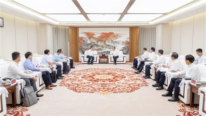莫鼎革会见高化学株式会社社长高潮