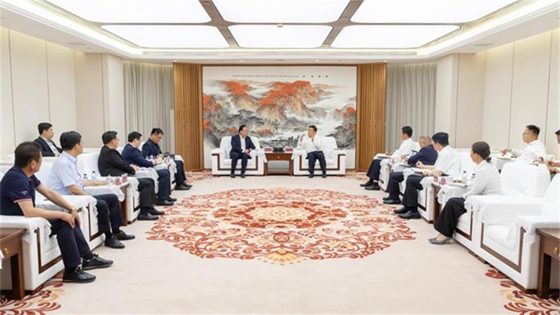 文岗与威海市委书记闫剑波举行会谈