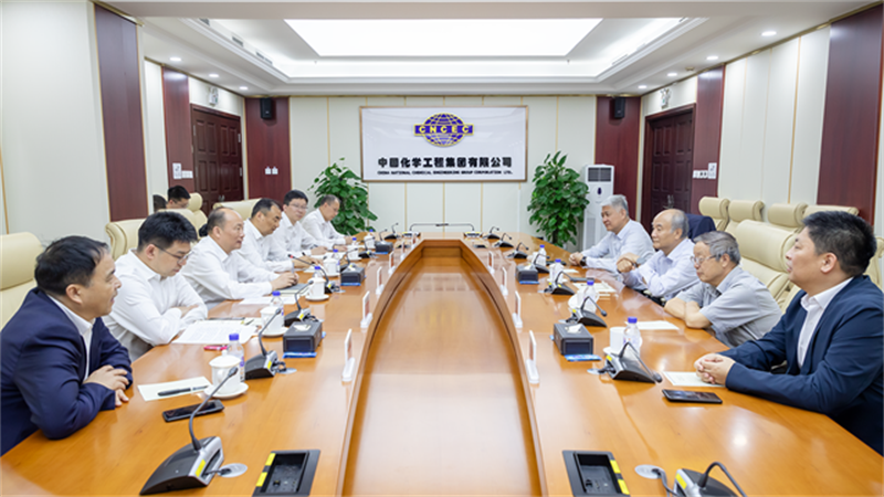 莫鼎革与中国科学院院士段雪、杨万泰举行会谈
