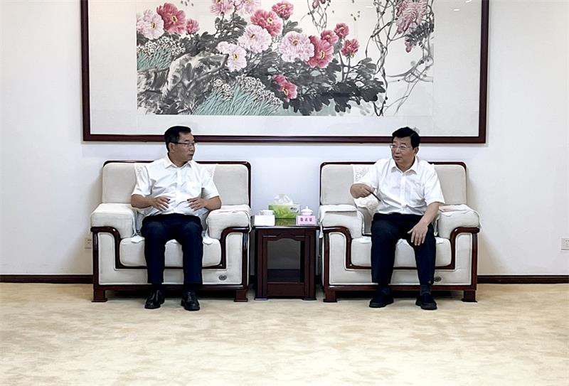 卢召义与洛阳市委副书记、市长徐衣显举行会谈