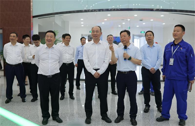莫鼎革与天津市委副书记、市长张工举行会谈