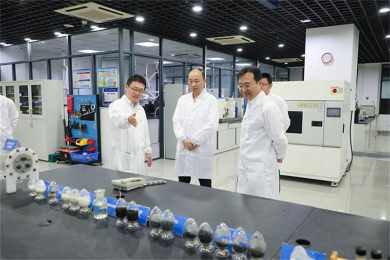 莫鼎革到四公司、五环公司调研指导工作并主持召开在鄂企业座谈会