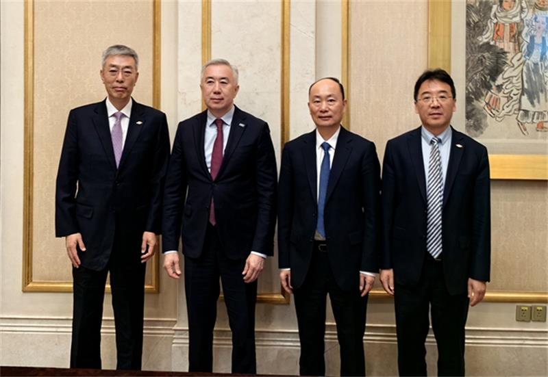 莫鼎革拜会哈萨克斯坦副总理朱曼加林·塞里克