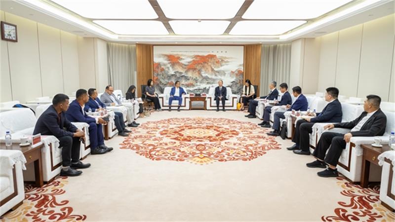 莫鼎革与东帝汶石油和矿产资源部部长弗朗西斯科·蒙泰罗举行会谈