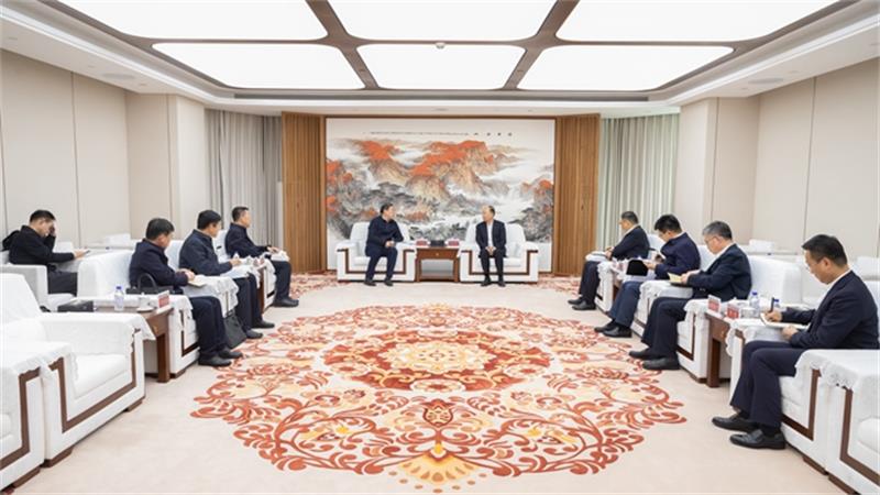 莫鼎革与辽宁省副省长王利波举行会谈