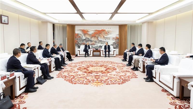 莫鼎革与中国一重党委书记、董事长徐鹏举行会谈