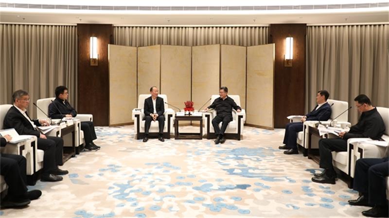 莫鼎革与广州市委市政府主要领导举行会谈