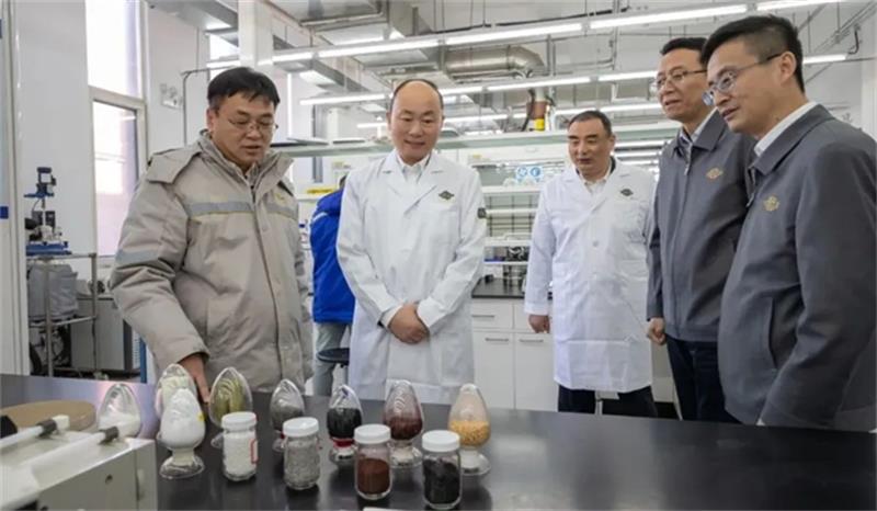 莫鼎革到科研总院调研指导工作