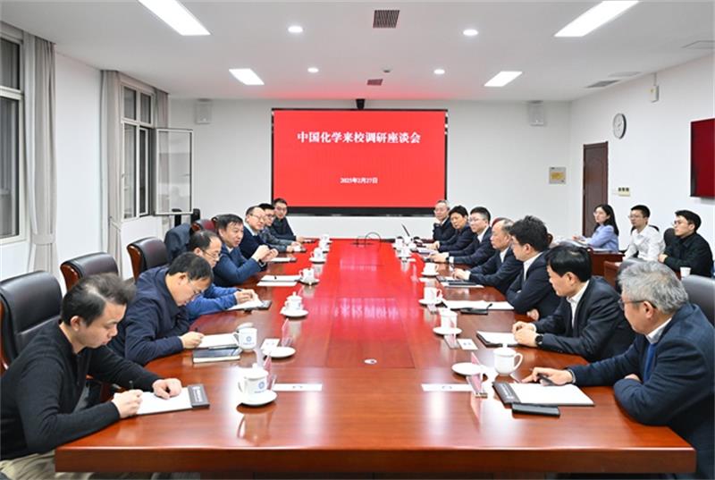 莫鼎革与中国科学技术大学党委书记舒歌群举行会谈