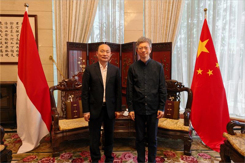莫鼎革与中国驻印度尼西亚大使王鲁彤举行会谈