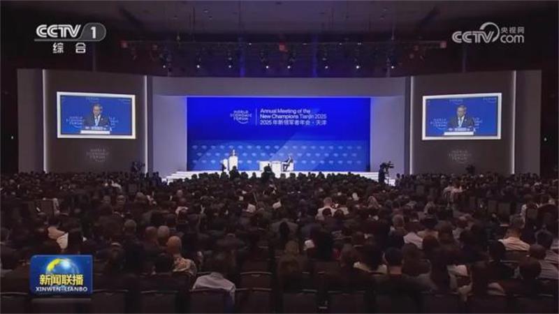  莫鼎革应邀参加第十六届新领军者年会暨2025年夏季达沃斯论坛
