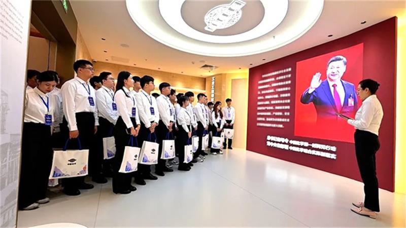 莫鼎革为2025年新入职员工讲授“入企第一课”