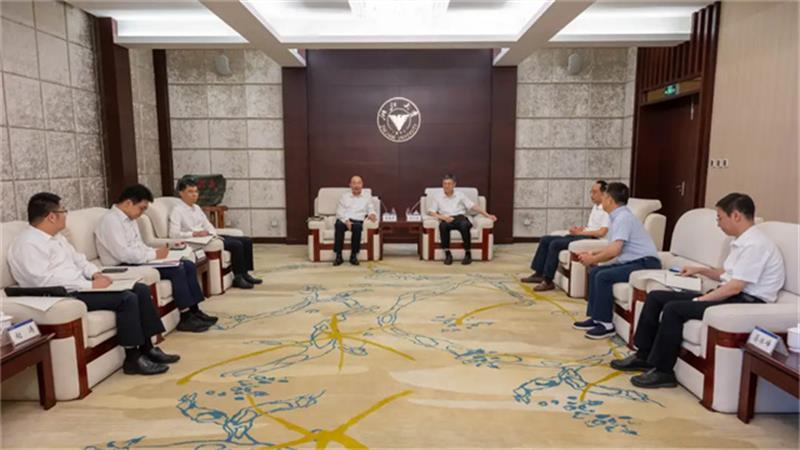 莫鼎革与浙江大学党委书记任少波会谈并出席第二期正职干部培训班结业仪式