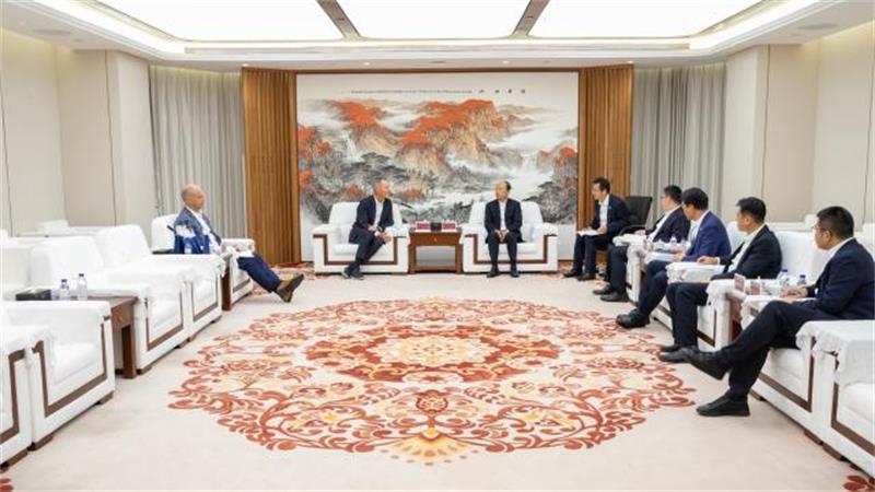 莫鼎革会见爱斯本公司总裁兼首席执行官唐·扬