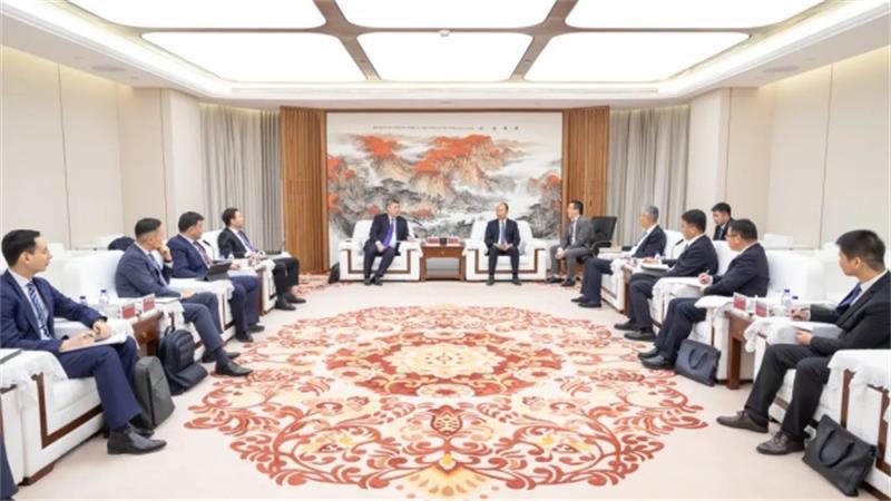 莫鼎革会见哈萨克斯坦天然气公司主席阿里别克·扎马乌夫