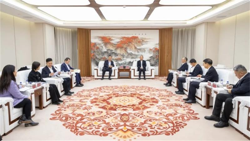 莫鼎革会见北京银行党委书记、董事长霍学文